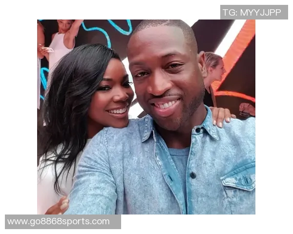 尤尼恩调侃韦德体型太大飞机卫生间无法容纳的趣事